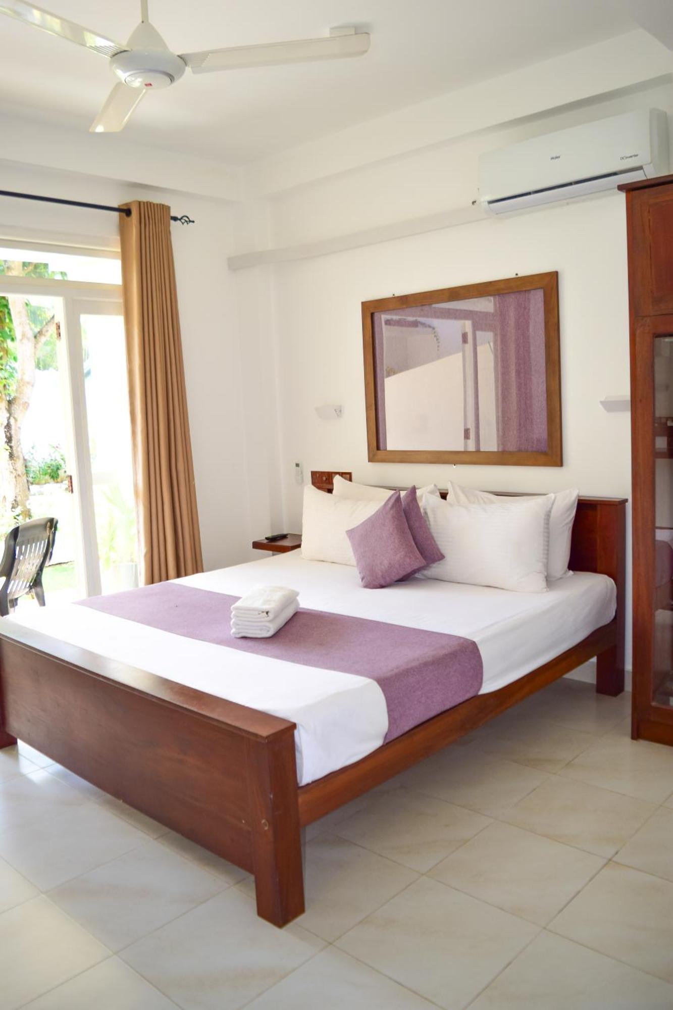 The Bamboo Tree Transit Hotel 卡图纳耶克 外观 照片