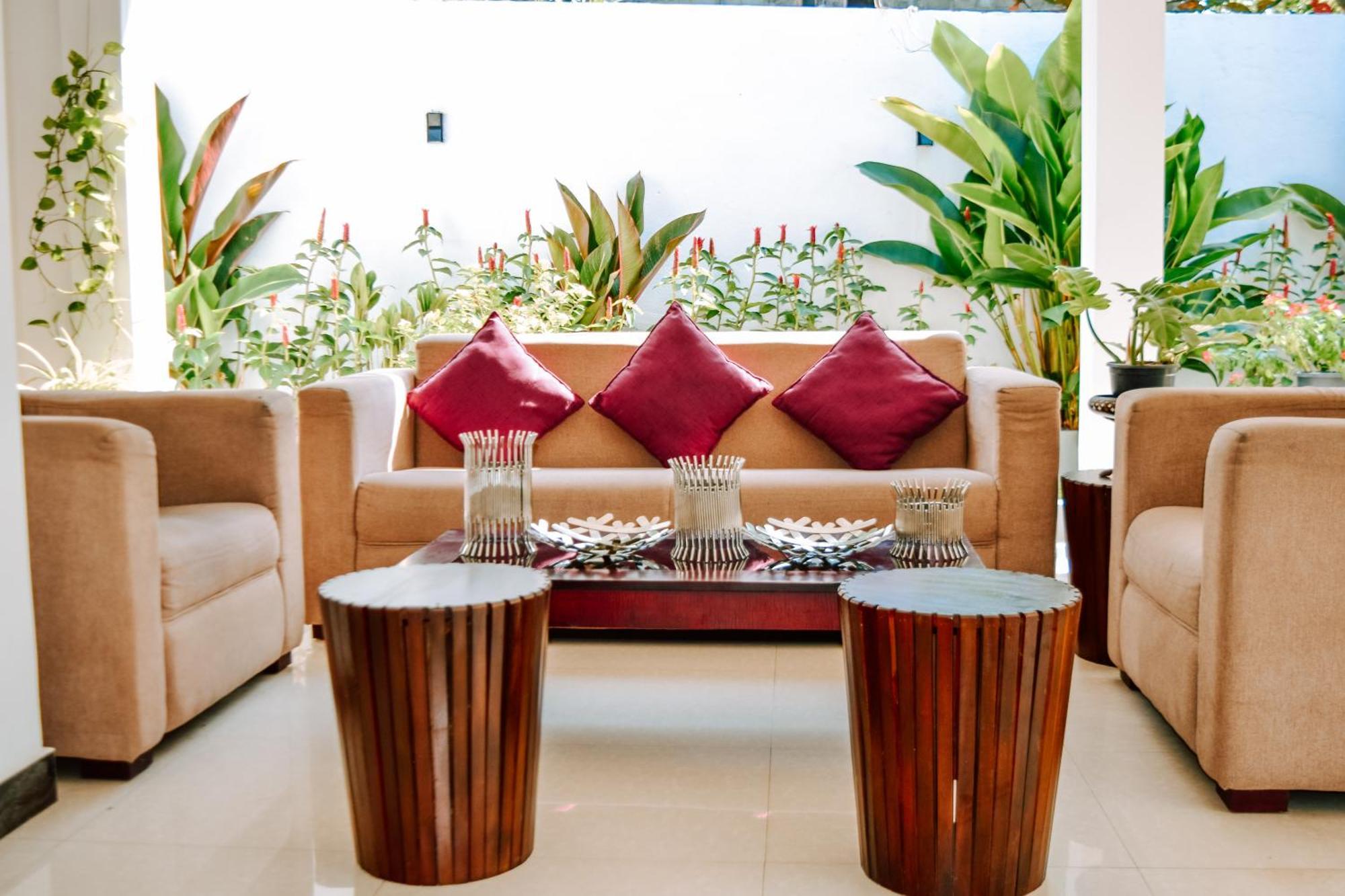 The Bamboo Tree Transit Hotel 卡图纳耶克 外观 照片