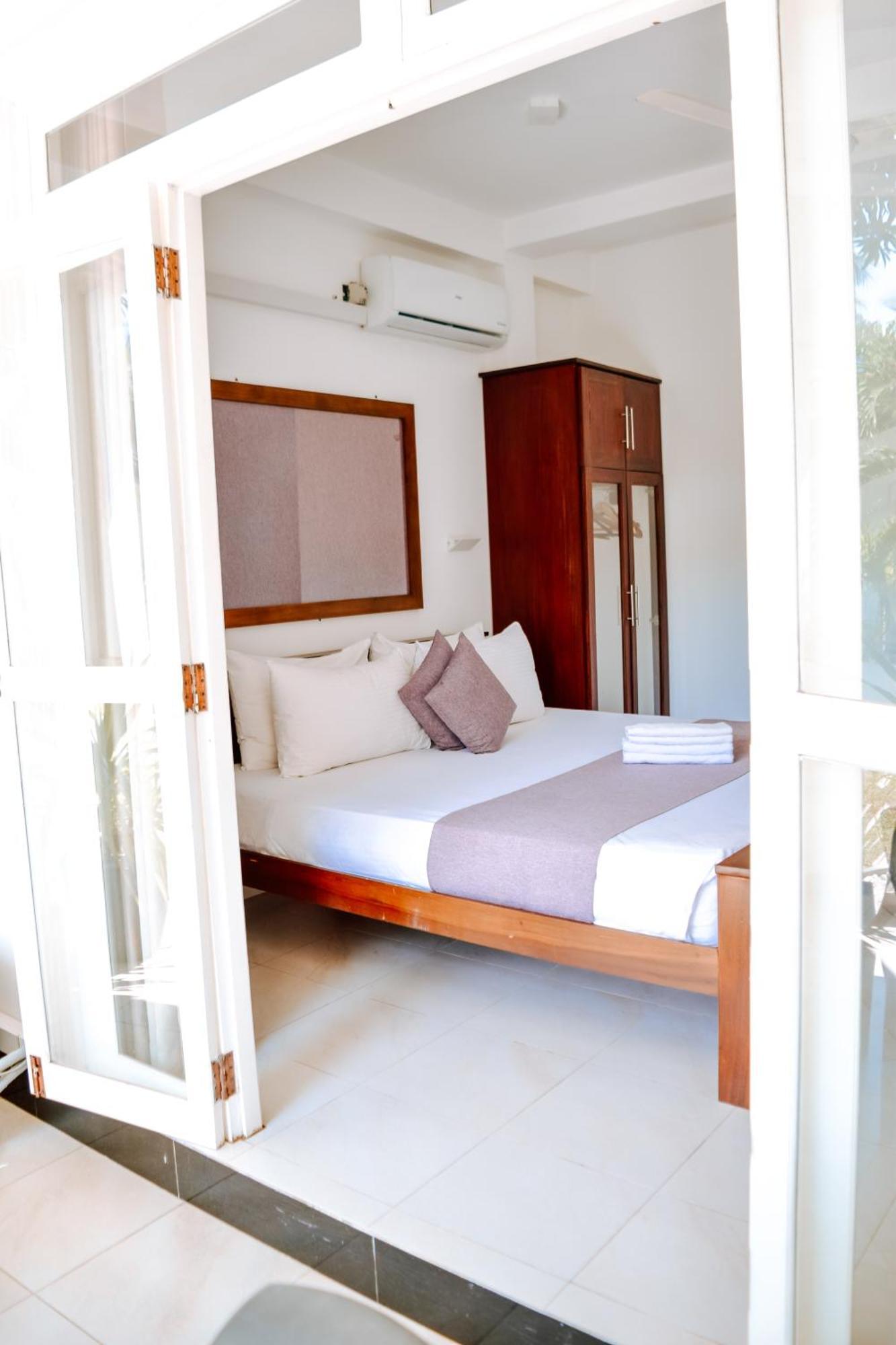 The Bamboo Tree Transit Hotel 卡图纳耶克 外观 照片