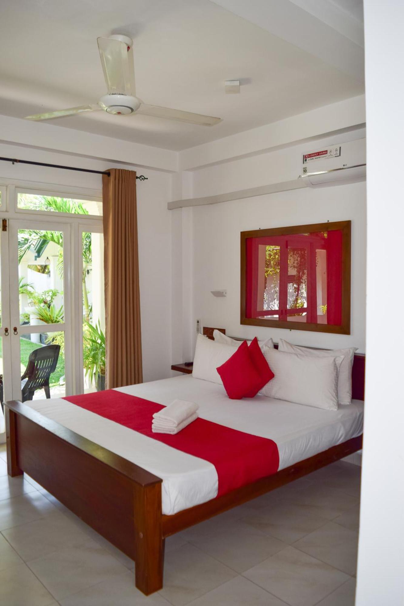 The Bamboo Tree Transit Hotel 卡图纳耶克 外观 照片