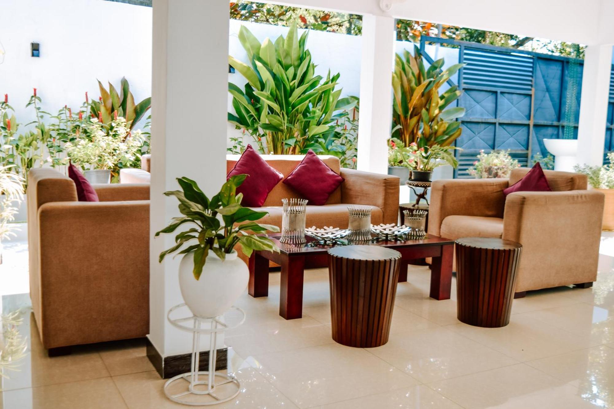 The Bamboo Tree Transit Hotel 卡图纳耶克 外观 照片